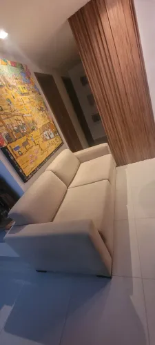Sofá três lugares 