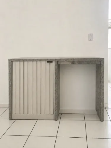 Vendo aparador/balcão multifuncional em excelente estado de conservação.