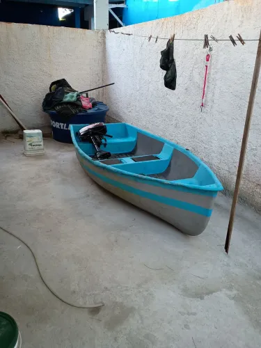 Barco ? com motor valor avista 3,200 aceito cartão com juro do cartão!