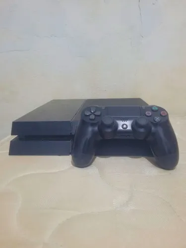 PS4 FAT COM UM CONTROLE COM EA FC 26 E WATCH DOGS 2
