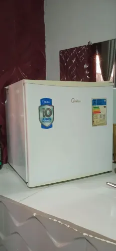 Frigobar (Marca: Midea) Usado / Ótimo Estado