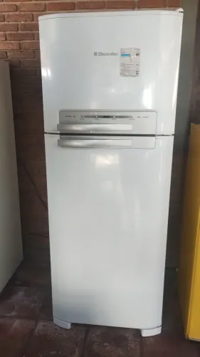 VENDE-SE GELADEIRA ELECTROLUX DUPLEX FROST FREE EXCELENTE ESTADO SEM FERRUGENS tudo ?