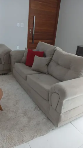 Estofado 2 e 3 lugares, moderno e confortável.