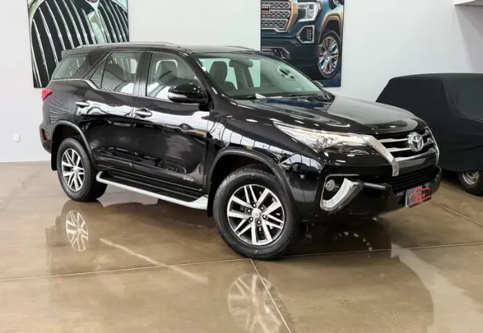 Toyota Hilux SW4 SRX 4X4 2.8 TDI 16V Dies. Aut. 2017