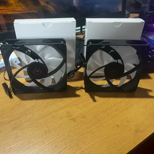 2 Fans RGB Mancer 120mm + ótimo fluxo de ar + pouco uso