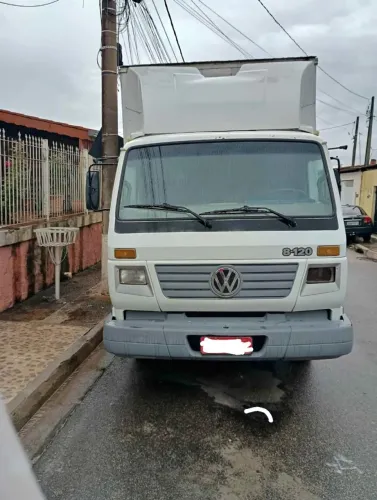 Caminhão semi novo tudo excelente