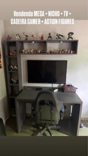 VENDO MESA + NICHO + TV + CADEIRA GAMER + BONECOS ACTION FIGURE