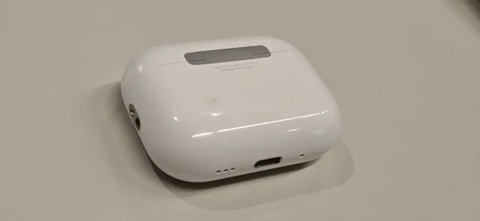 Estojo e fone esquerdo original Apple AirPods Pro 3