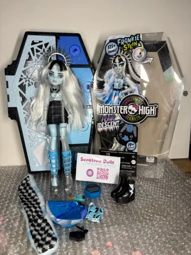 Boneca Monster High Frankie Stein Skulltimate Secrets