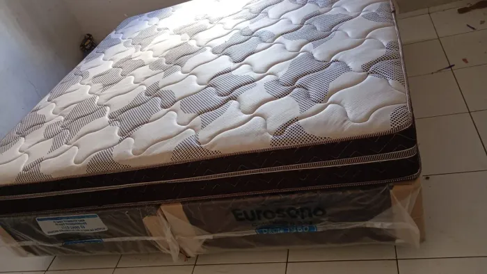 Cama king pouco tempo de uso