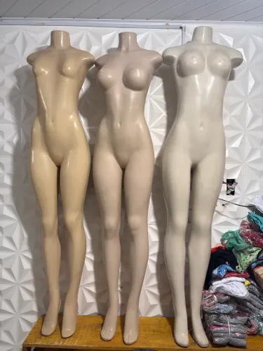 Manequim feminino corpo inteiro