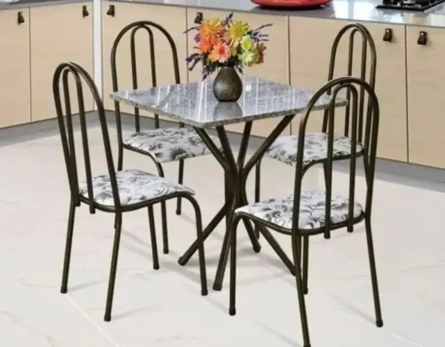 Mesa de 4 cadeiras /Excelente qualidade!!!!