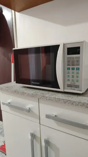 Micro-ondas Panasonic Piccolo NN-ST362M