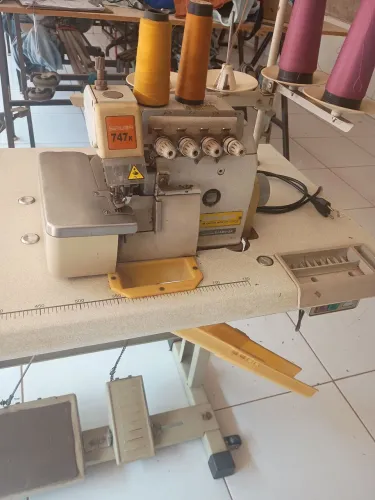 Máquina de costura