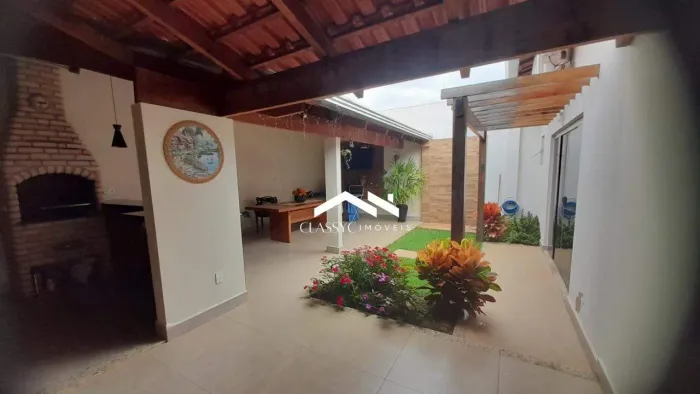 Casa à venda 195,88 m² construída | 300 m² total em Uberlândia - Cidade Jardim | 3 suítes,