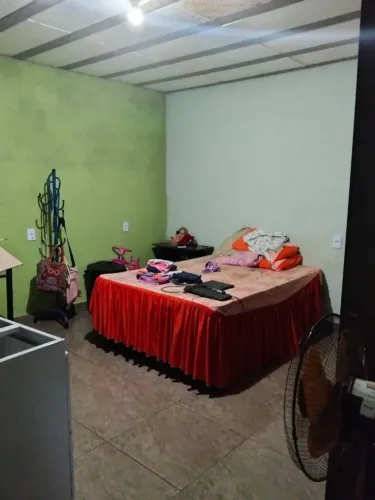 Vende-se uma casa em caldas novas, Mansões águas quentes 1km de distância do clube Diroma