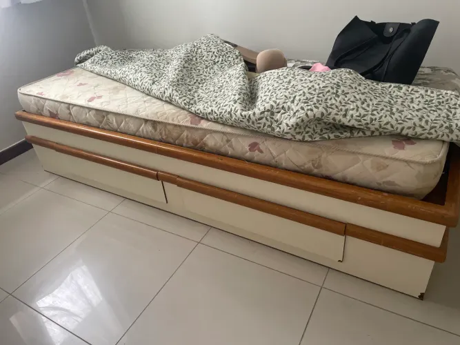 Cama de madeira