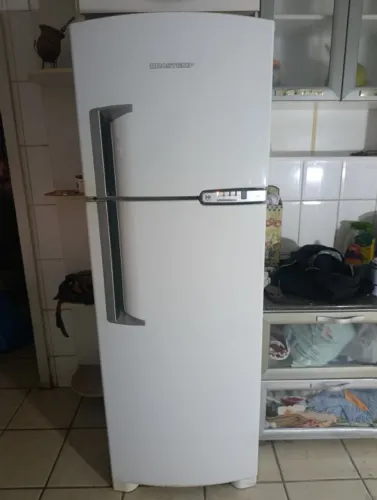 NOVÍSSIMA. PREÇO PRA VENDER RÁPIDO! Geladeira Brastemp Frost Free Clean ! Particular