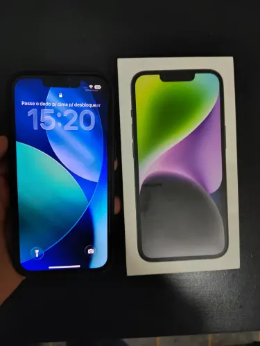 iPhone 14 cor azul meia-noite
