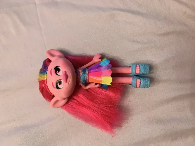 Boneca Trolls com cabelos rainbow Hasbro