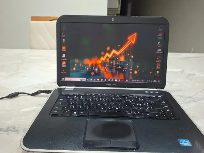 Notebook Dell Intel i5 | 8GB RAM | SSD 240GB + 30GB Vídeo Dedicado AMD (Apenas na tomada)
