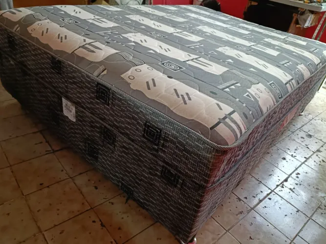 Cama box casal conjugado semi nova...já tá higienizado