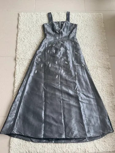 Vestido de festa em tafetá