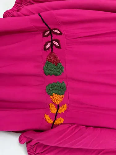 Vestido bordado pink