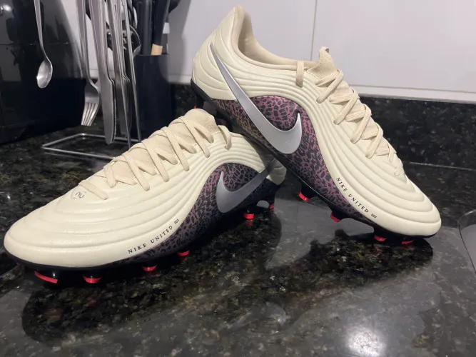 Chuteira Campo Nike United Tiempo Maestro