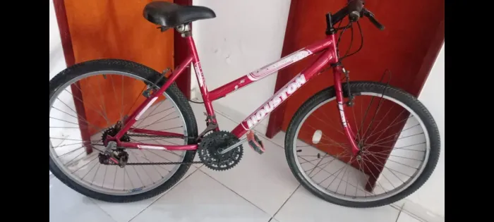 Bicicleta aro 26 com 18 marcha.