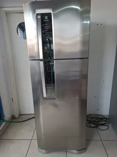 GELADEIRA ELECTROLUX DUPLEX FROST FREE INOX SEMI-NOVA
