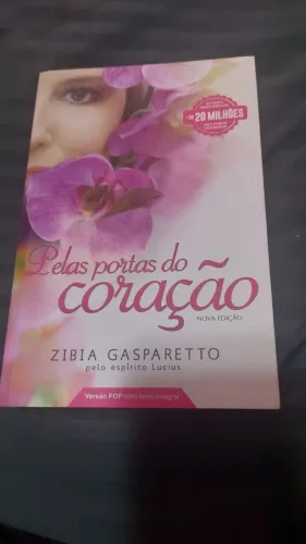 Livro Pelas portas do coração