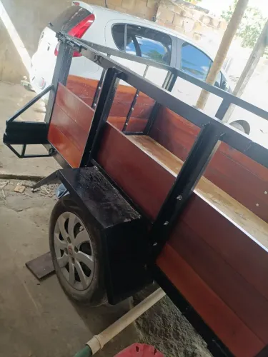 Carretinha reboque 1200/1800 pra vender ou troco por algo demu interesse 