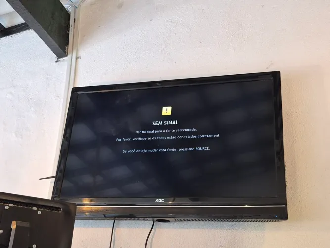 vendo TV 42" FUNCIONANDO  MAIS NÃO  É SMART NÃO  É!!! Pra retirar em Praia Grande 
