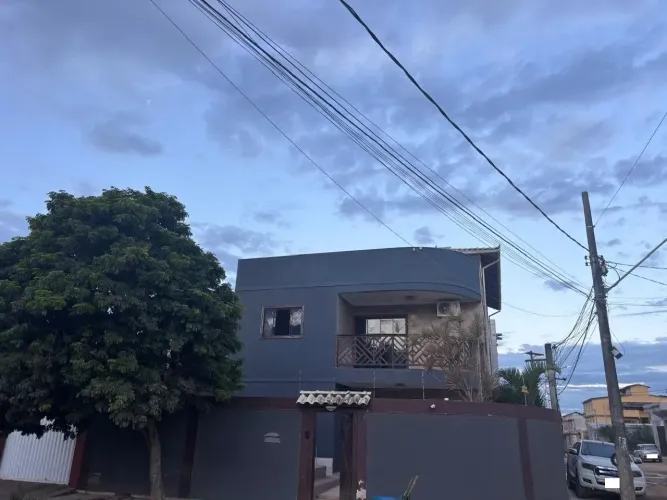 Casas para locação no Jardim Franco em Macaé/RJ, 04 Quartos com suíte, 02 Vagas, Armários 