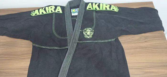 Kimono Akira Preto com detalhes em Verde Limão ( Gandola Tamanho A4 )