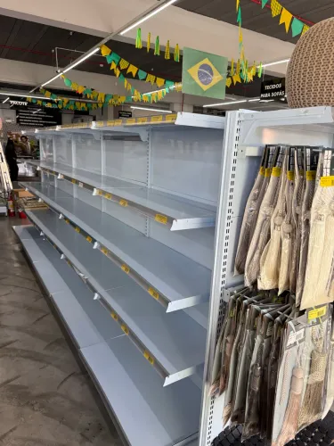 Vendo gôndolas para loja
