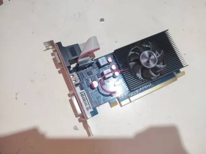 RADEON R5 230