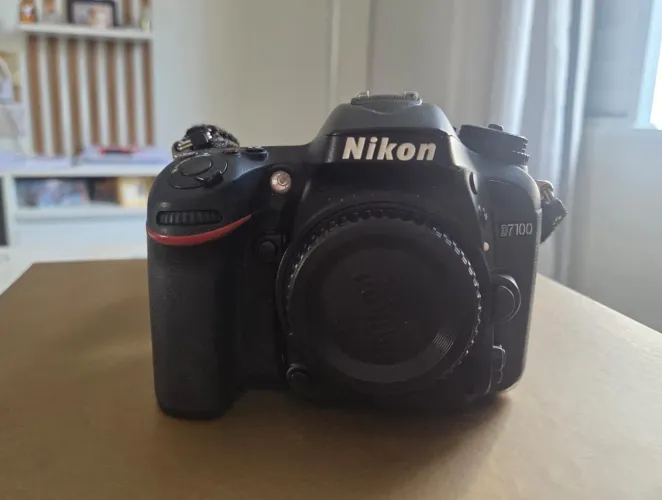 Camera Nikon D7100 com lente 35mm