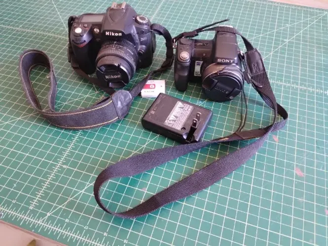Kit câmeras para iniciantes Nikon D90 + Sony H9 e Acessórios.