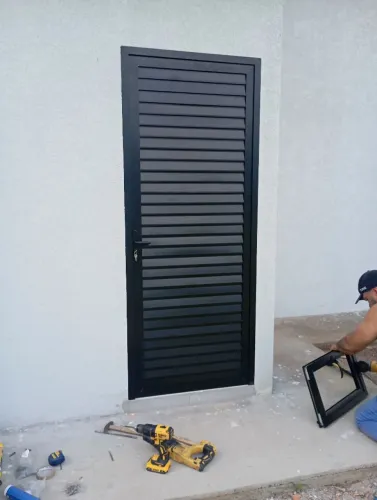 Porta veneziana baixa vazada com quadro reforçado pc012 ..