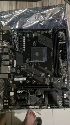 Placa Mãe Gigabyte A320M S2H DDR4 para Am4 Ryzen