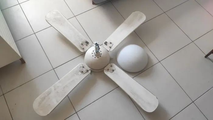 Ventilador de Teto Ventali 4 Pás com Luminária