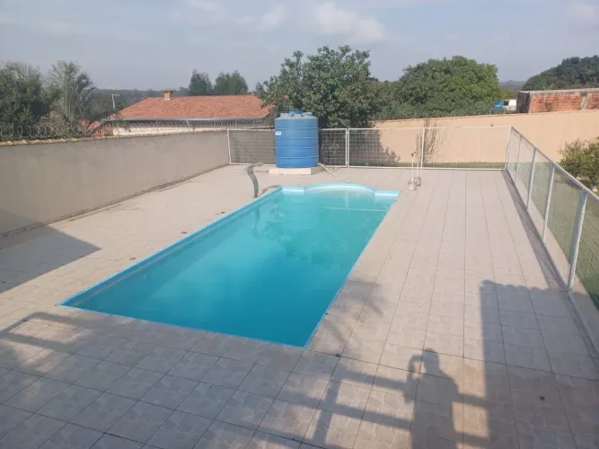 Chácara Moderna com Piscina e Espaço Gourmet à Venda em Araçoiaba da Serra