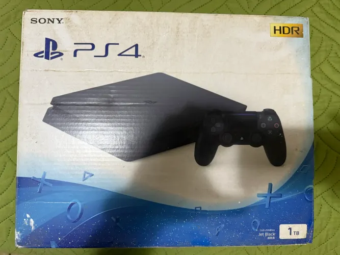 Play station 4 slim 1T. Valor negociável.