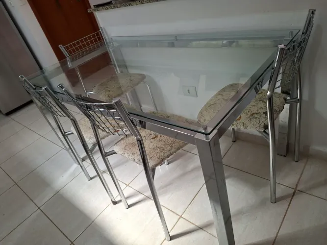 Mesa vidro con 4 cadeiras
