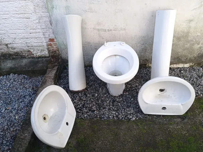 Pia banheiro e vaso sanitário