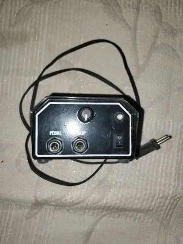 Fonte para máquina de tatuar