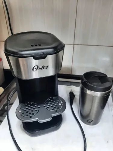 Cafeteira Elétrica Oster OCAF200 2Day Inox com Copo Térmico 220 V
