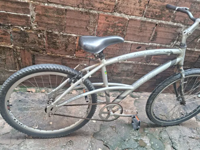 Bicicleta de alumínio aro 26